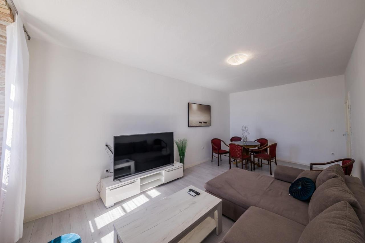 Seafront Apartments Karlo Kastela Exterior photo