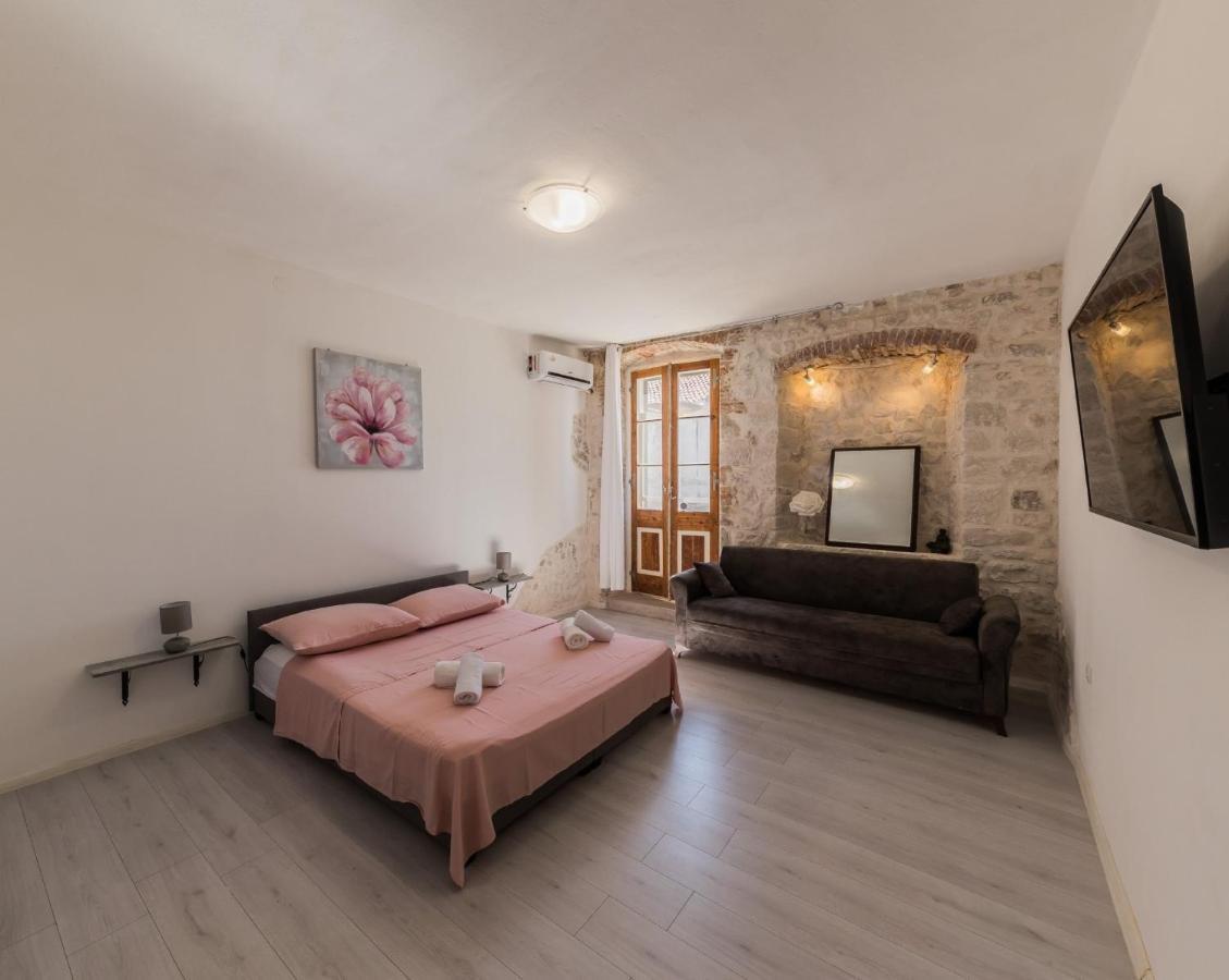 Seafront Apartments Karlo Kastela Exterior photo