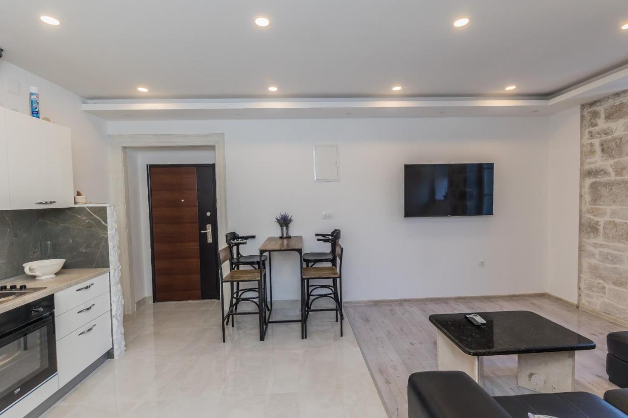 Seafront Apartments Karlo Kastela Exterior photo