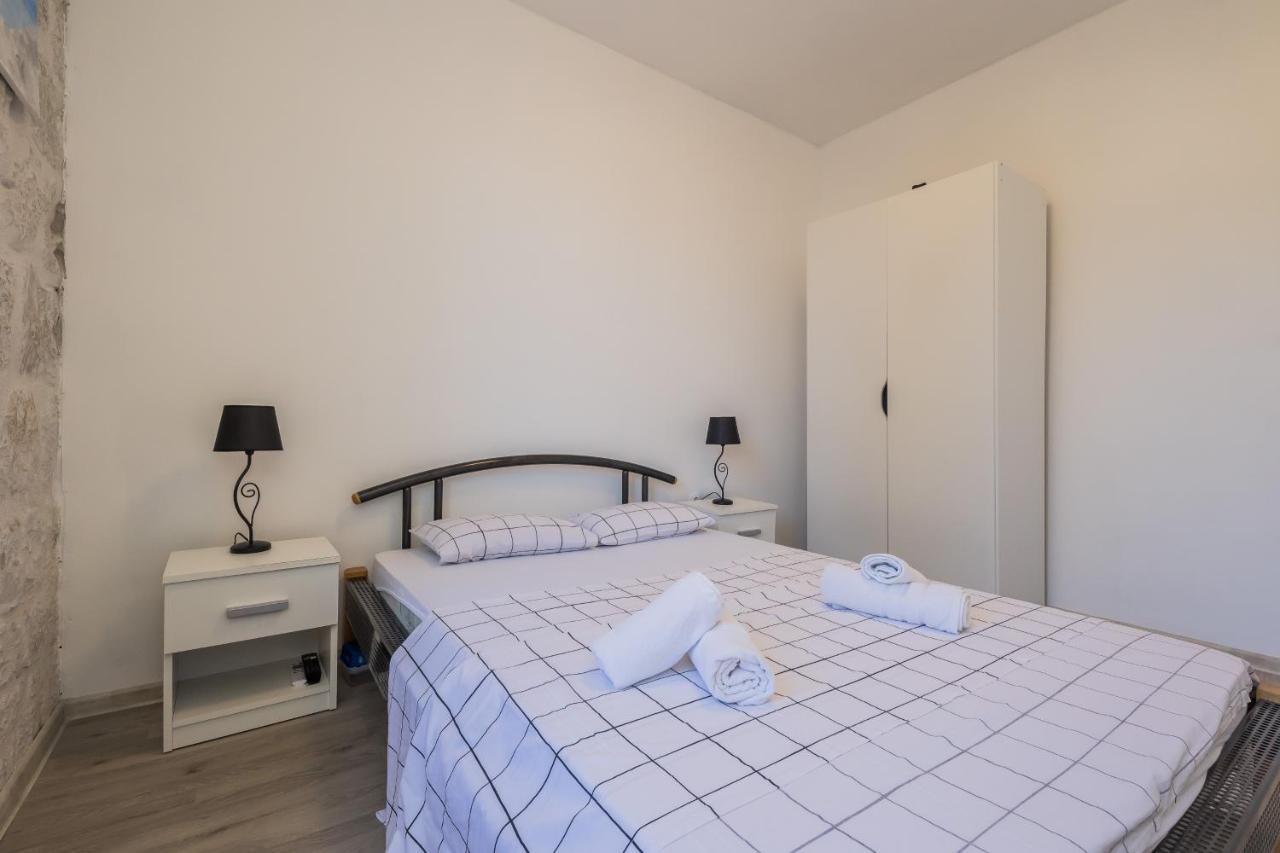 Seafront Apartments Karlo Kastela Exterior photo